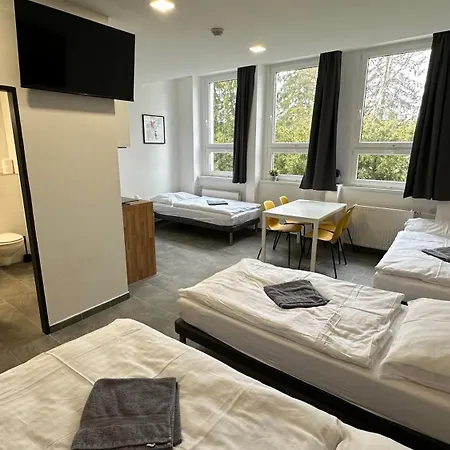 Hangar Aparthotel 3*