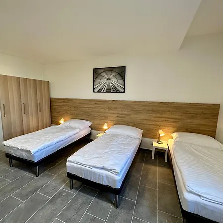 Hangar Apartahotel 3*